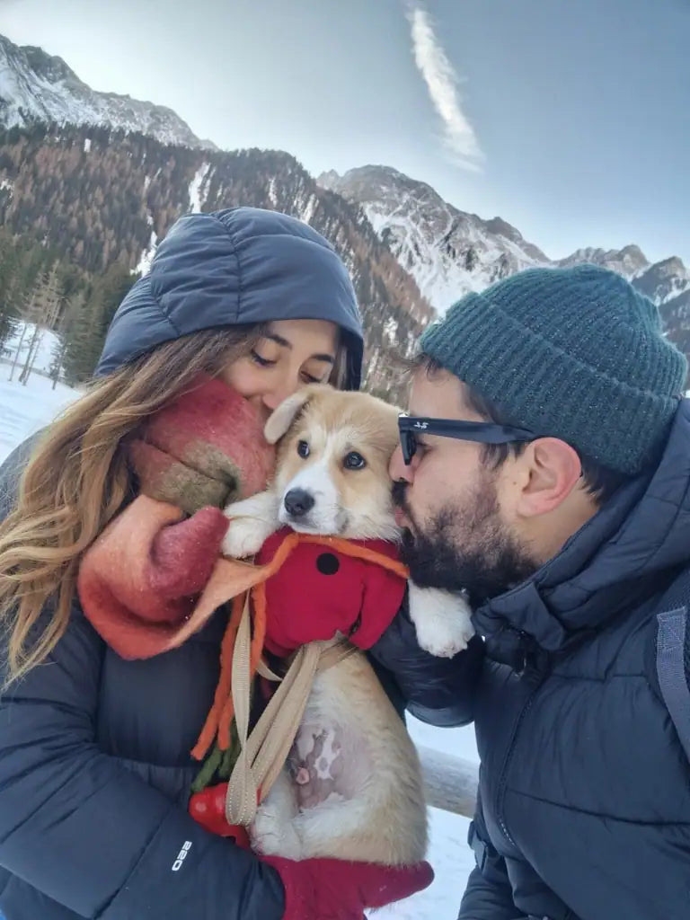 Foto originale della coppia con il cagnolino