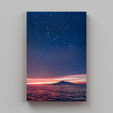 Carica l'immagine nel visualizzatore di Gallery, Vesuvio Stellato - Scatti d'Autore di Roberta Marino
